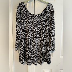 Avenue, 3/4th sleeve, leopard top. Zips up the back, size 18/20.